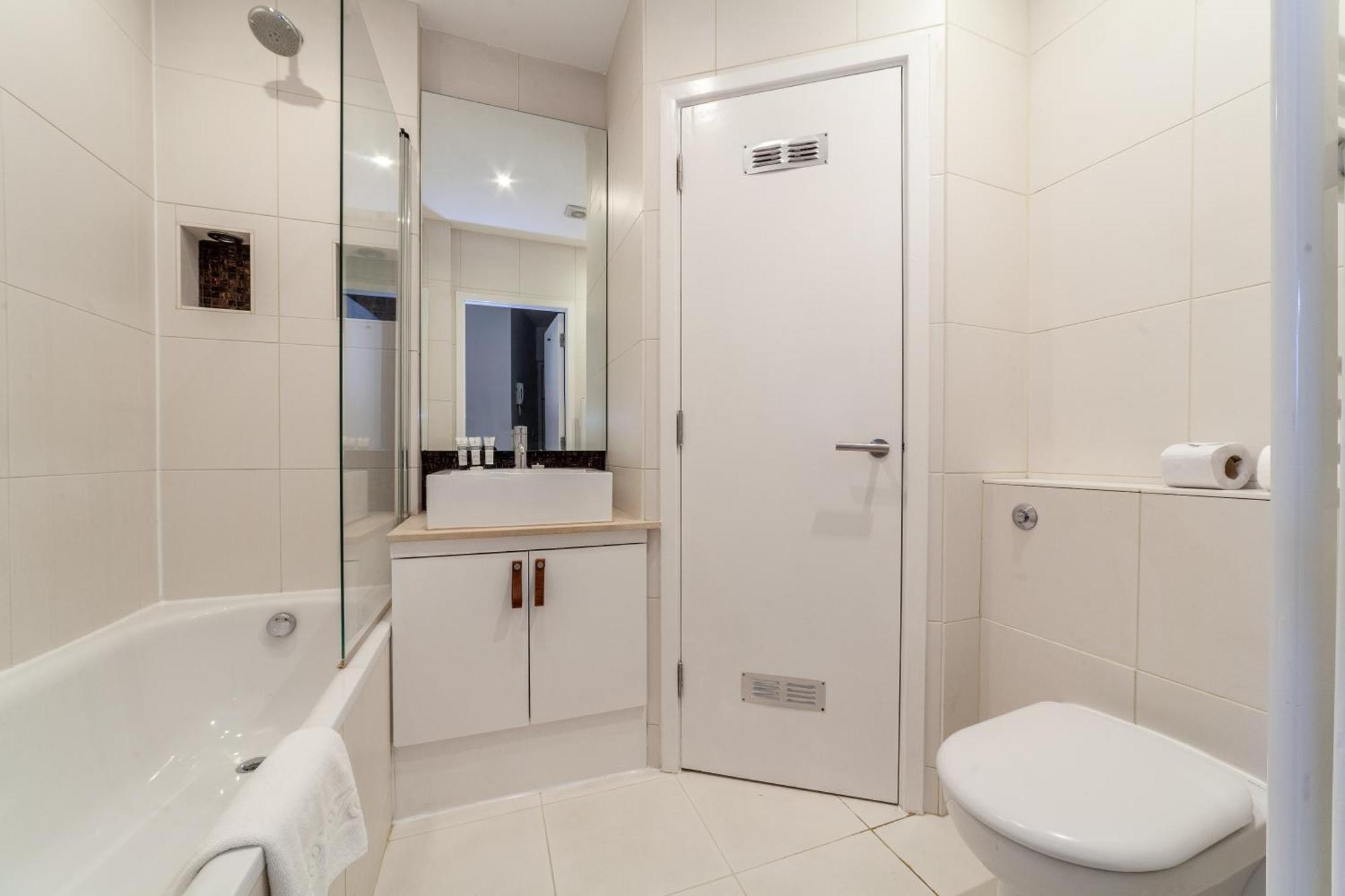 Elegance & Chic Design - 2-Bedroom Haven London Exterior photo